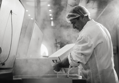 Chef cuisiner entrain d'élaborer nos plats savoureux